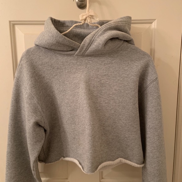 super cute TNA cropped hoodie in grey!💖 - Picture 1 of 3